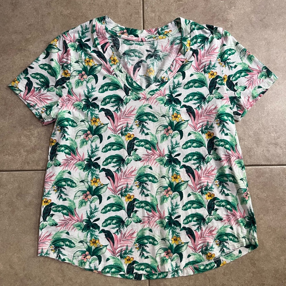 Loft Women Size Medium Tropical Summer Flowers V-neck Top Tee Green Yellow Pink